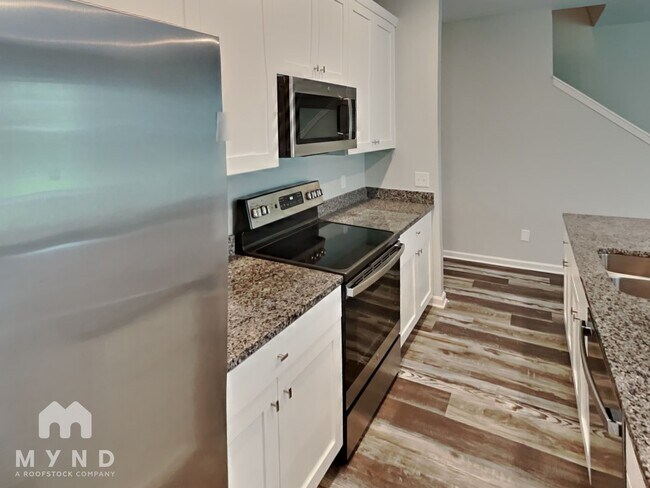 Building Photo - 482 Gray St