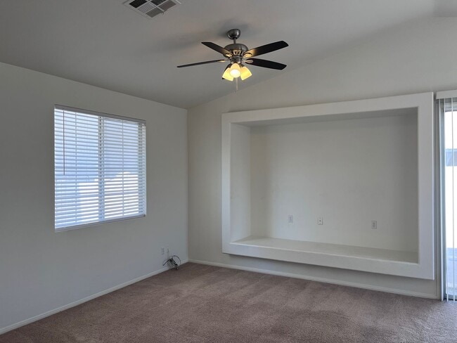 Building Photo - Single Story - 2 bedroom (Gated)