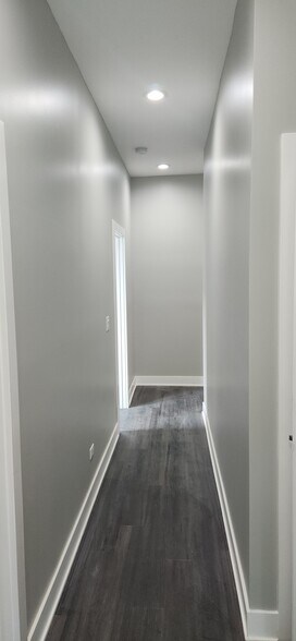 Building Photo - 1023 E 45th St