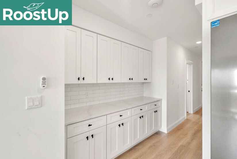 Building Photo - RoostUp Furnished Private Bedroom with Pri...