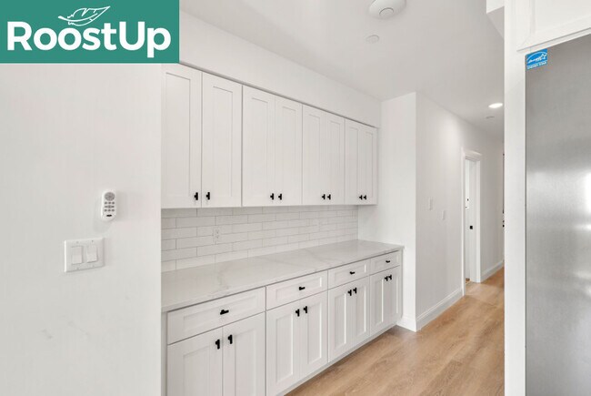 Building Photo - RoostUp Furnished Private Bedroom with Private Ensuite Bath in East Somerville!