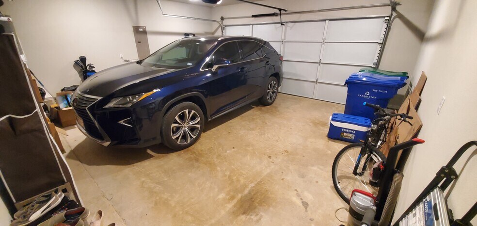 2car garage - 4428 Dexter Ln