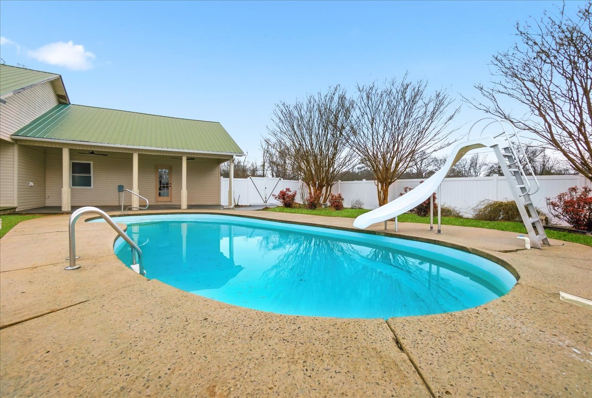 Building Photo - 141 Old Silo Rd