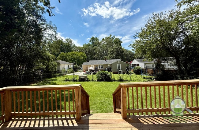 Building Photo - 121A White Oak Dr