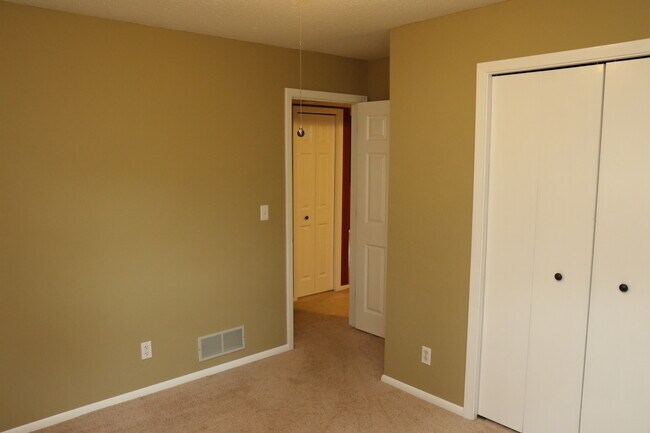 Basement bedroom - 7096 Stratford Rd