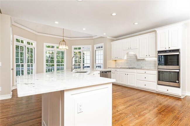 Building Photo - 9360 Nesbit Lakes Dr