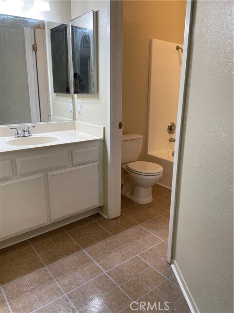 Building Photo - 583 Le Harve Ave