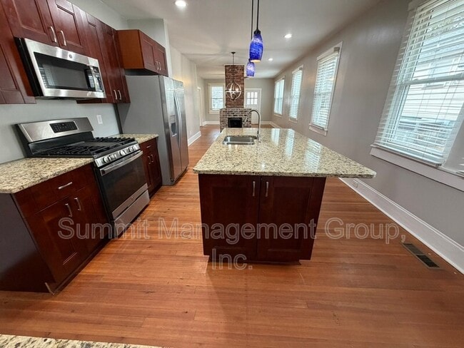 Building Photo - 8 N Broad St