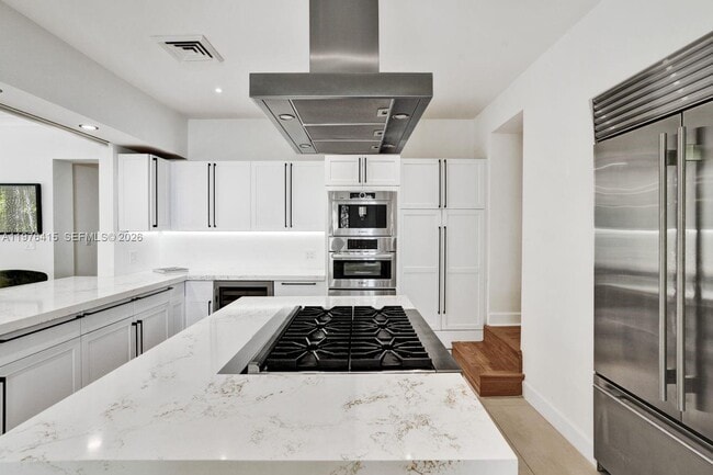 Building Photo - 5735 N Bay Rd