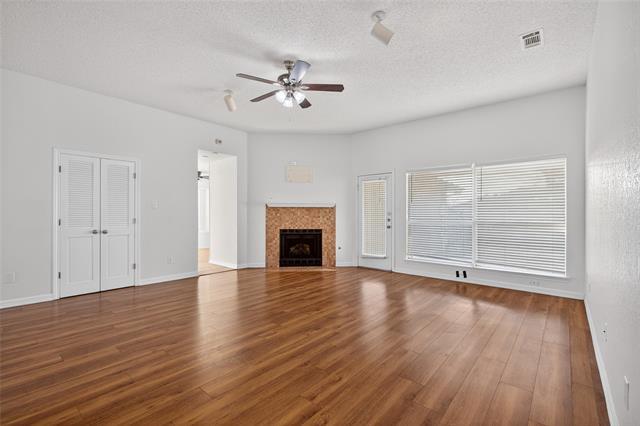 Building Photo - 1302 Silver Maple Dr