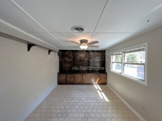 Building Photo - 750 Marquette Dr