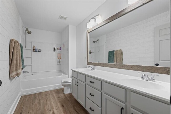 Building Photo - 4940 Parke Brook Dr