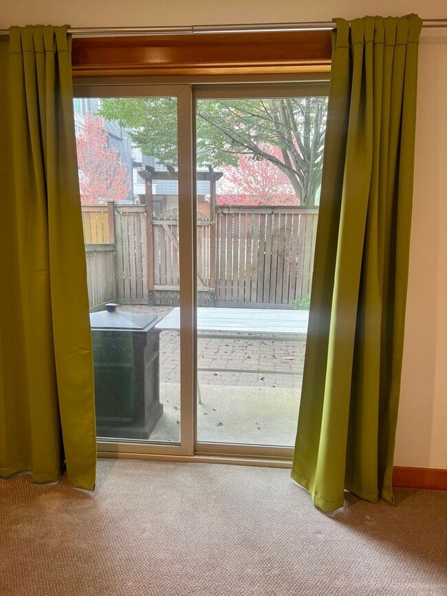 Building Photo - Available 1/1! Cozy townhouse in the Mt Ba...