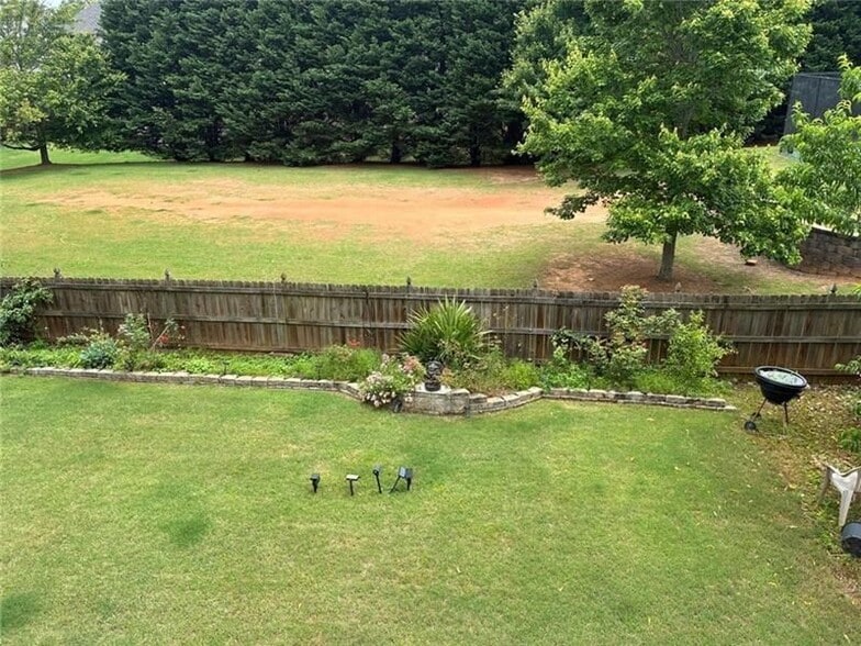 Building Photo - 1880 Manor View