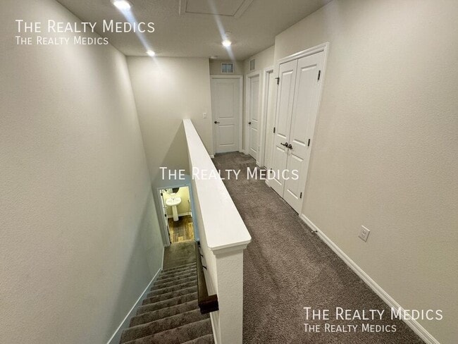 Building Photo - 1375 Painted Bunting Ave