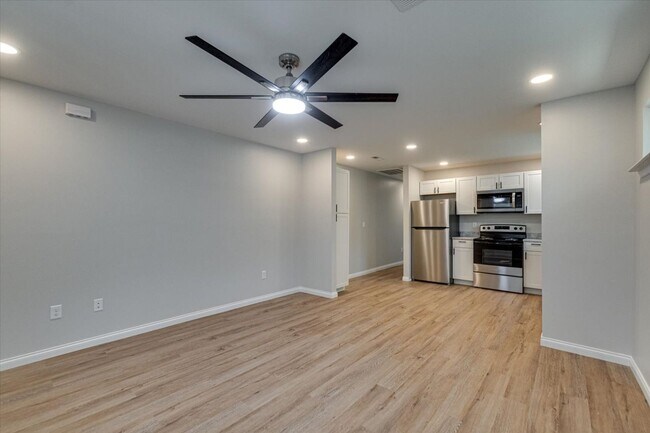 Building Photo - 2203 Milne St