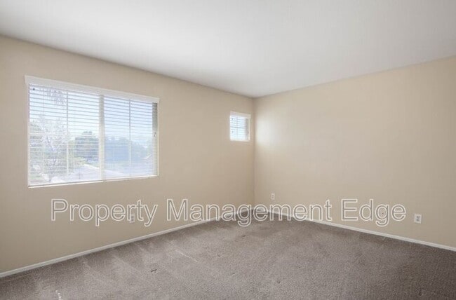 Building Photo - 29880 Pinehurst Dr