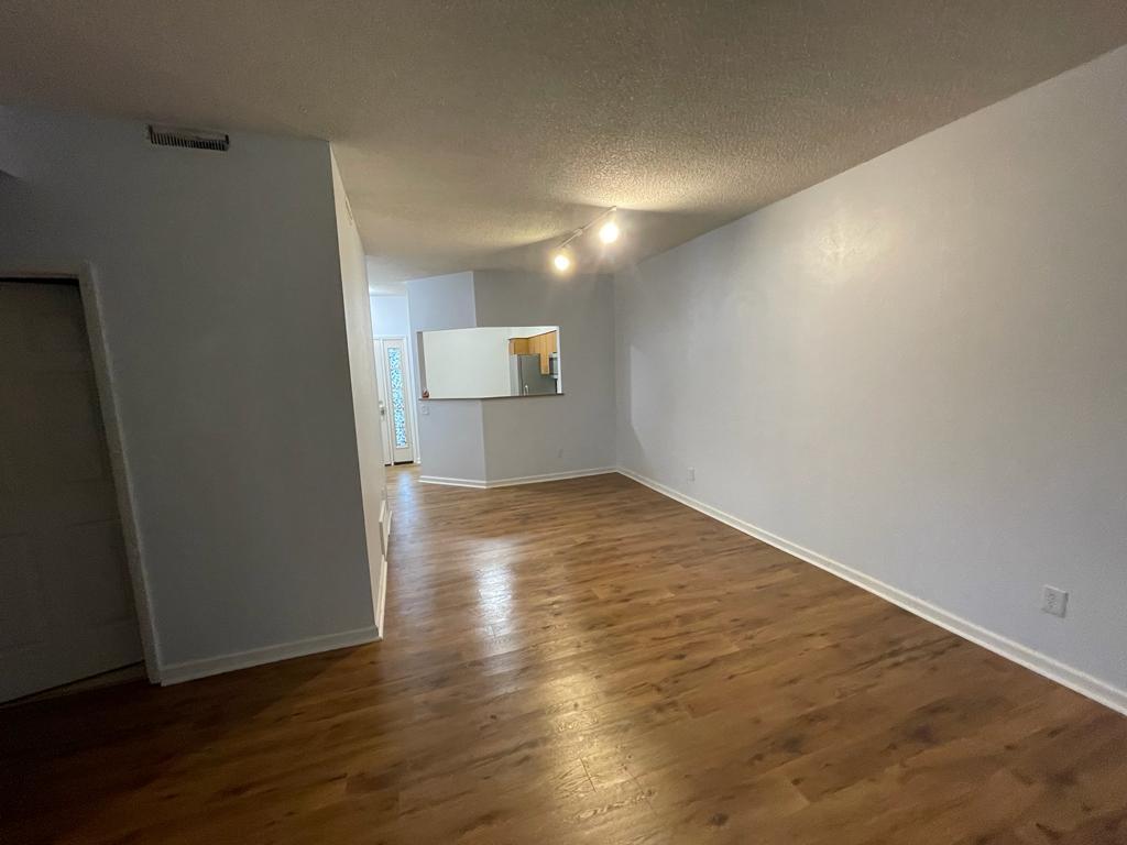 Building Photo - 4803 Foxwood Dr S