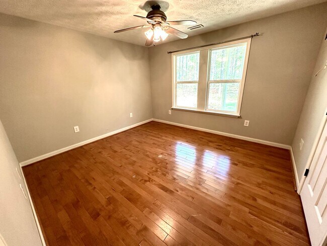 Building Photo - 5518 Thompson Dr