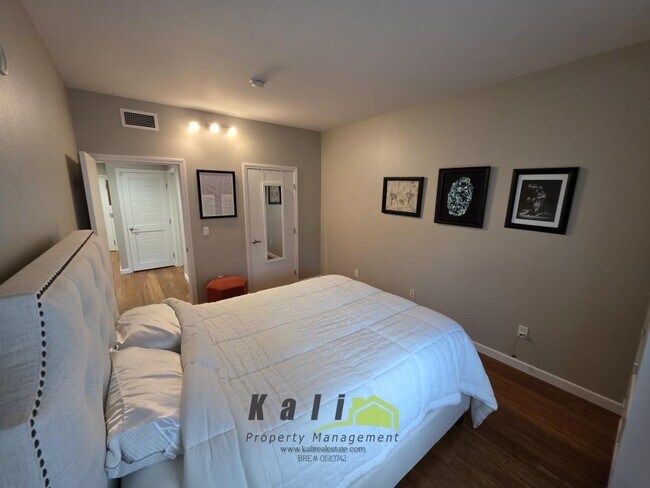 Building Photo - 450 J St