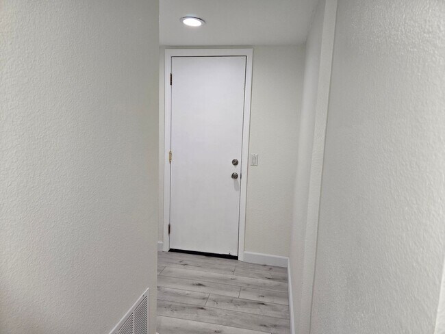 Building Photo - 1532 Granite Hills Dr