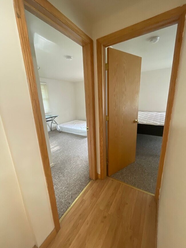 Building Photo - 926 Sylvan Ave