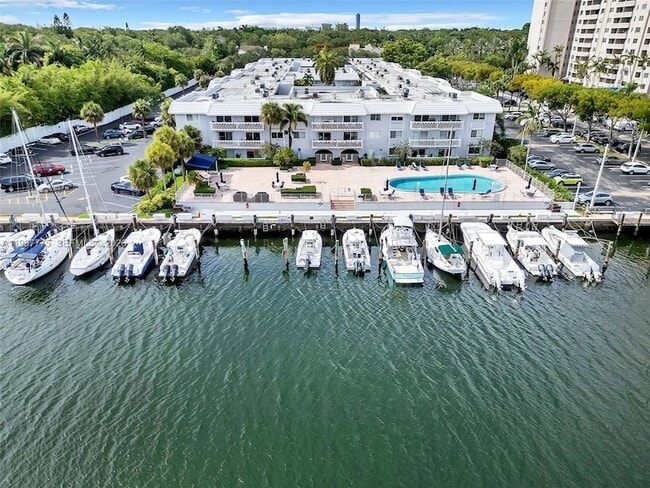 Building Photo - 100 Edgewater Dr