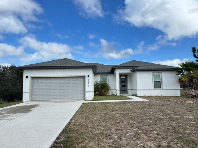 Building Photo - Spacious 4-Bedroom Home in Poinciana – Internet Included & No HOA Approval Required