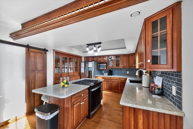 Building Photo - 5BR Retreat w/ Private Indoor Pool In Greensburg