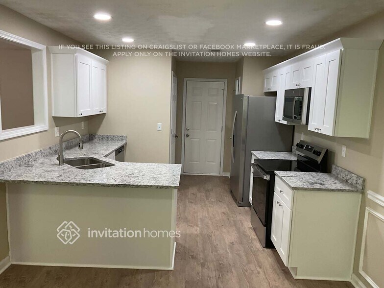 Building Photo - 898 Kendall Park Dr