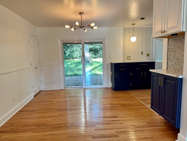 Building Photo - 5221 Greenbrook Dr