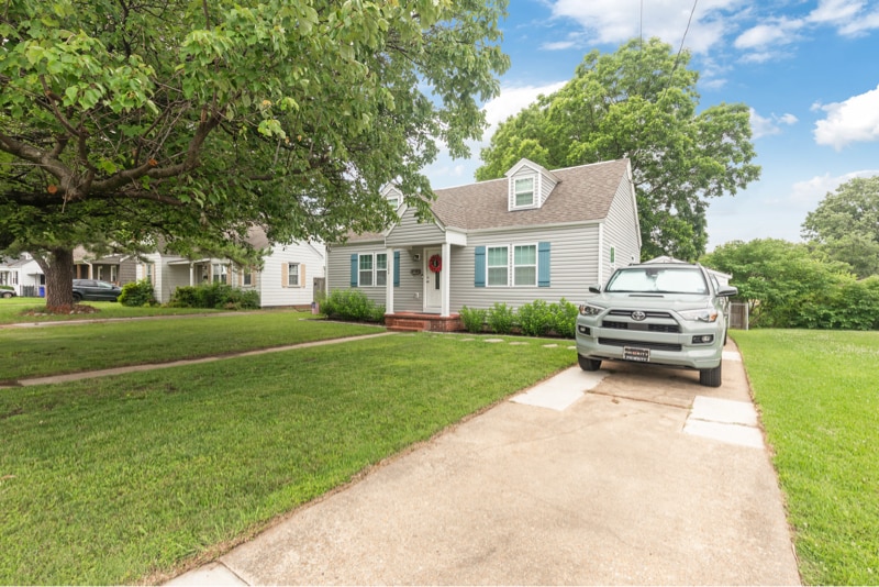 Building Photo - 1364 E Norcova Dr