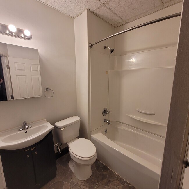 Building Photo - 1436 Monroe St