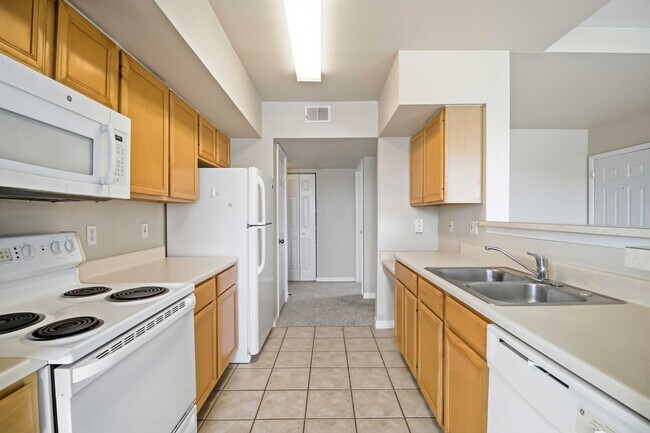 Building Photo - 1020 Villagio Cir