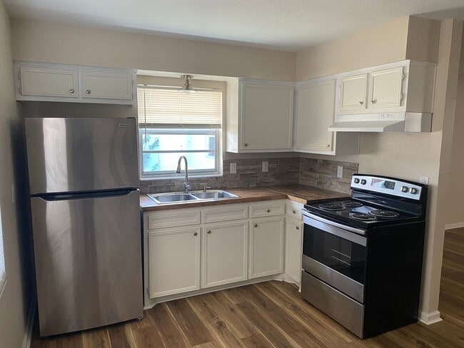 Building Photo - Locke Street Triplex Units