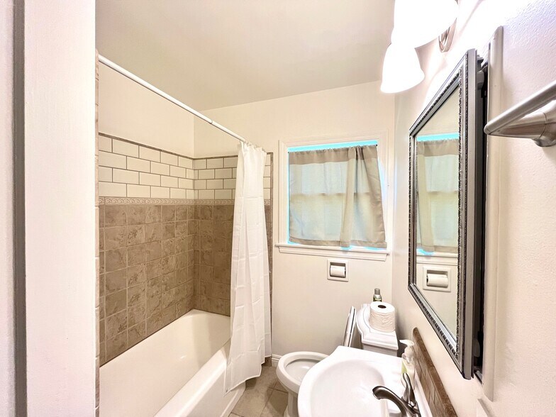 Building Photo - 3531 41st St