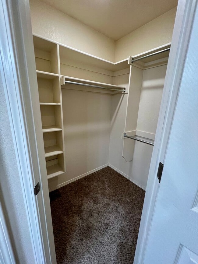 Building Photo - 511 Ridge Point Dr