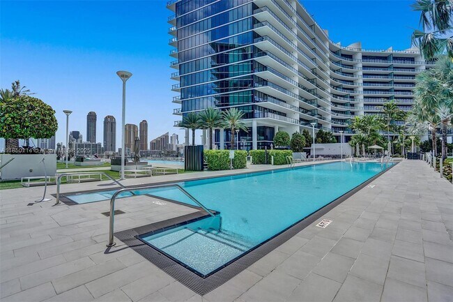 Building Photo - 5000 Island Estates Dr