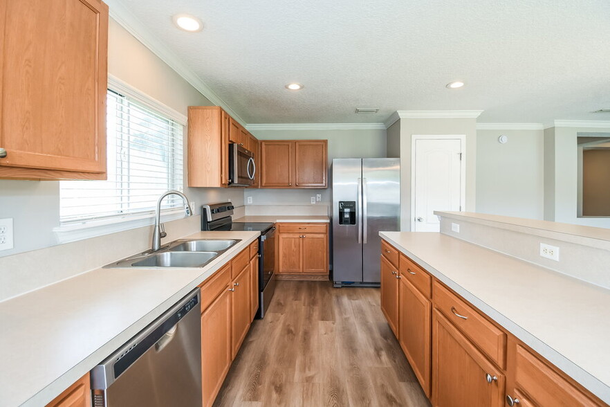Building Photo - 75093 Brookwood Dr