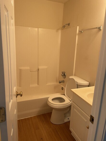 Building Photo - 2611 Quail Dr