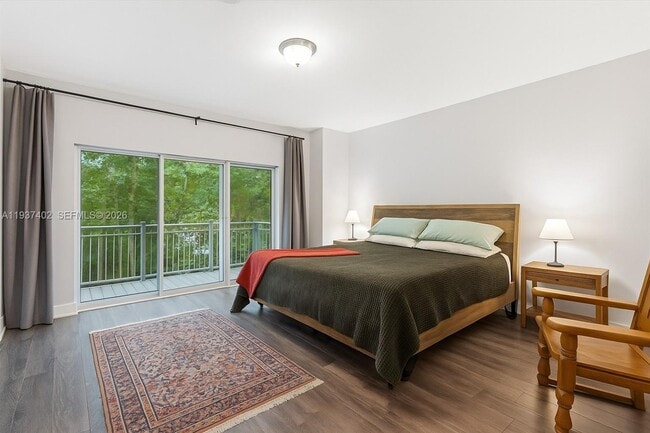 Building Photo - 2730 SW 26th St