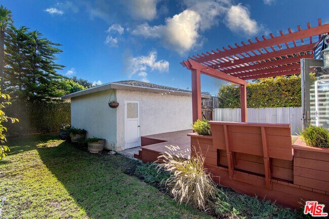 Building Photo - 6322 W 79th St