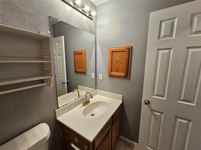 Building Photo - 2408 Finch Dr