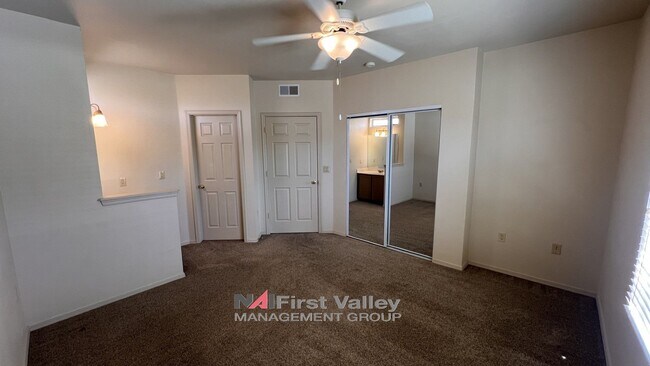 Building Photo - 2 Bedrooms, 2 Baths