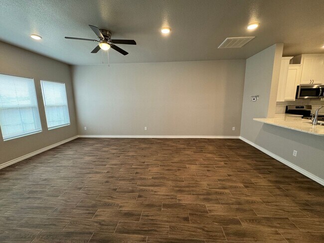 Building Photo - 5403 Rose Gdn Lp