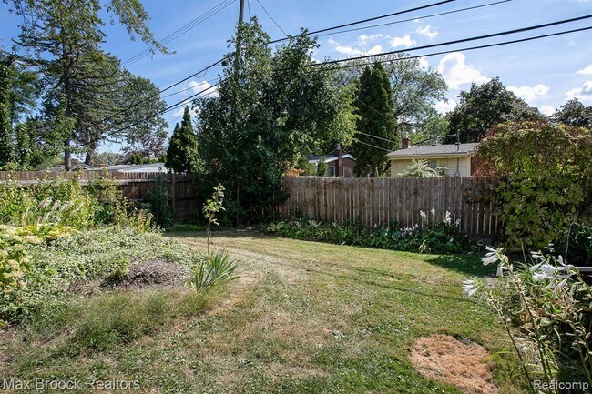 Building Photo - 4163 Amherst Rd