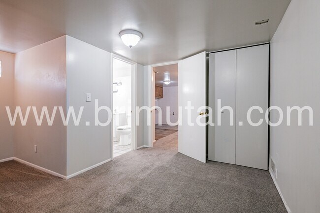 Building Photo - 30 W 1100 S
