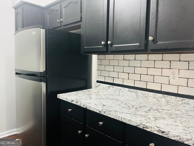 Building Photo - 403 Breezy Pnes