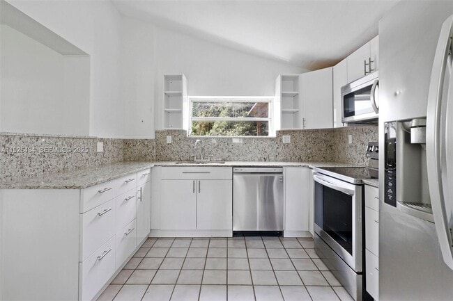 Building Photo - 4630 SW 13th Terrace