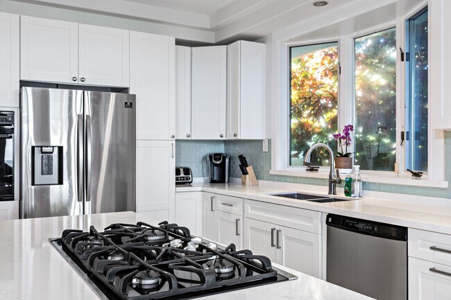 Building Photo - Hawaii Life Presents Modern Mokuleia Beachfront Luxury 4 bedroom 3 Bath